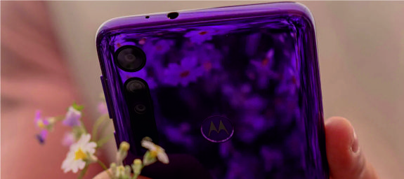 Картинка к статье: The famous company Motorola presents a new budget smartphone with a good camera, and its name is Motorola One Macro. Review from Sunday21.